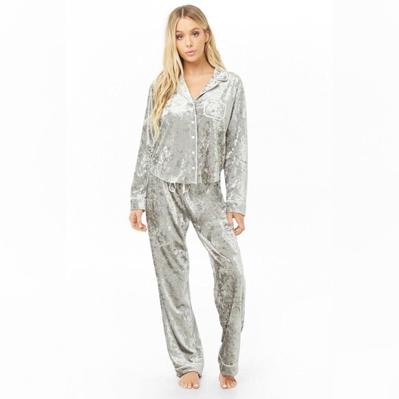Forever 21 Velvet Pyjamas - Picture 2 of 7